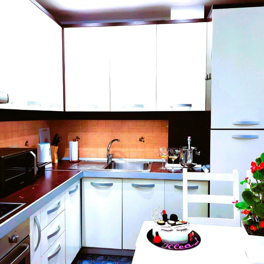 Spacious Family-Friendly Apartment In The Heart Of Bllok Тирана Экстерьер фото